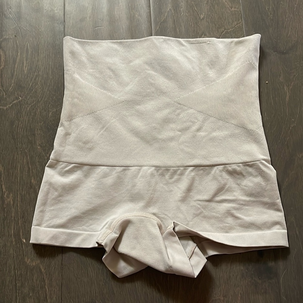 Madenform Shapewear size M